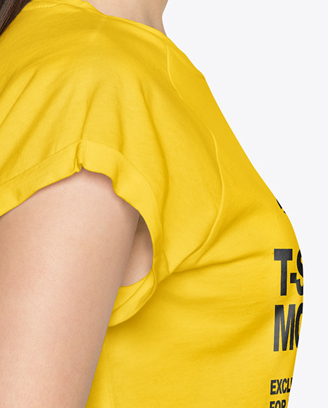 Woman in a T Shirt Mockup PSD #2