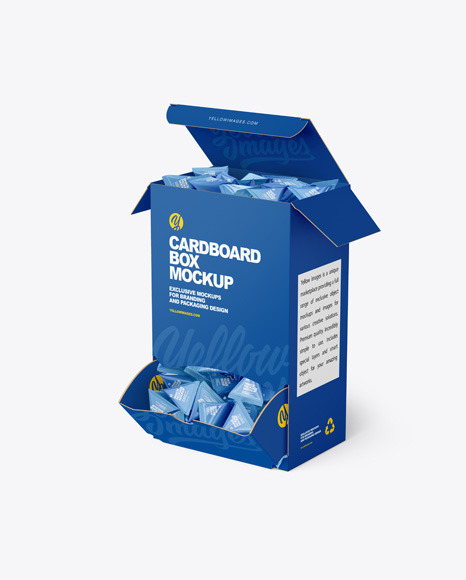 BOX WITH TRIANGULAR SNACK MOCKUP