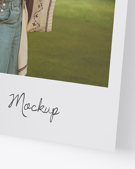 Snapshot w  Pin Mockup PSD #5